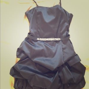 Size 6 . Short dress